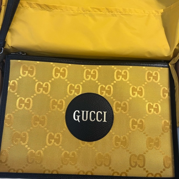 Gucci Off The Grid Clutch - Picture 4 of 10